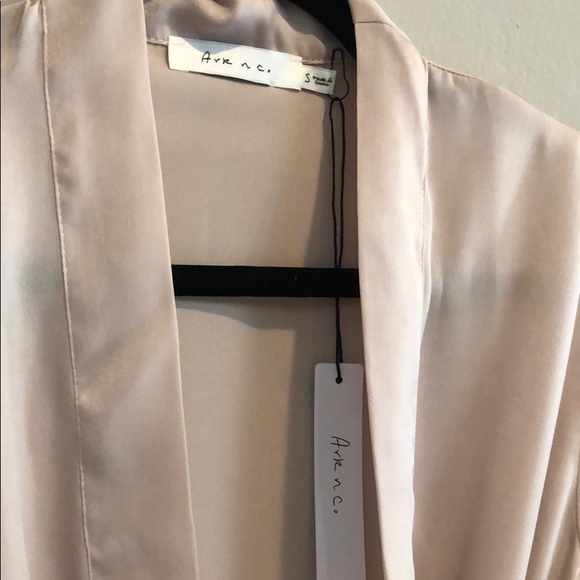 🆕 Nude Lace Trim Kimono - Picture 5 of 6